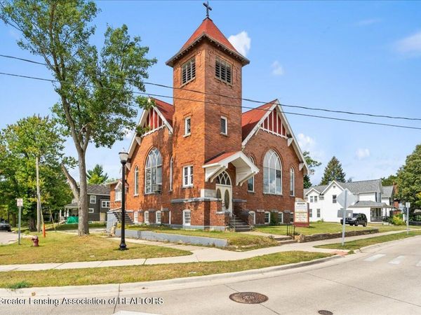 620 Greenwood Place, Jackson, MI 49203