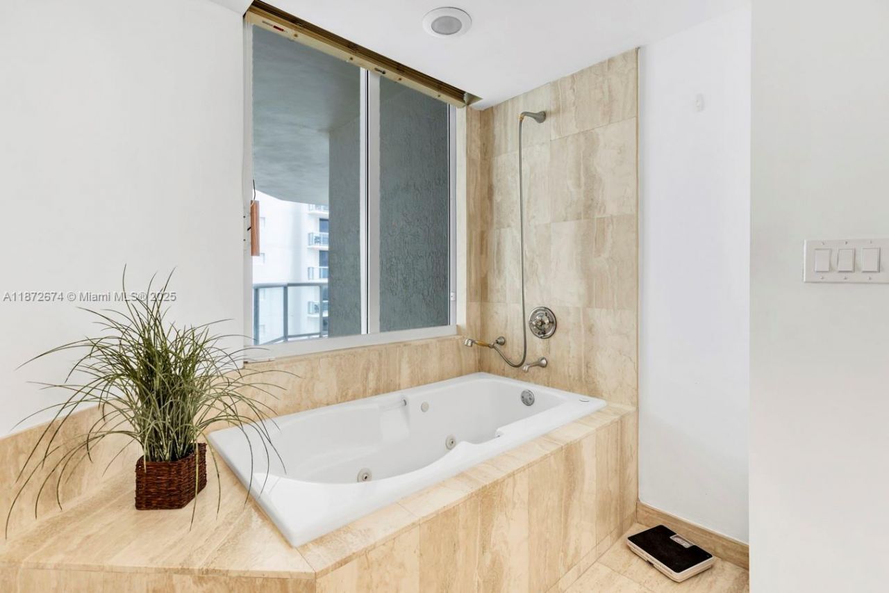 18671 Collins Ave, Unit 604, Sunny Isles Beach, FL 33160 Photo