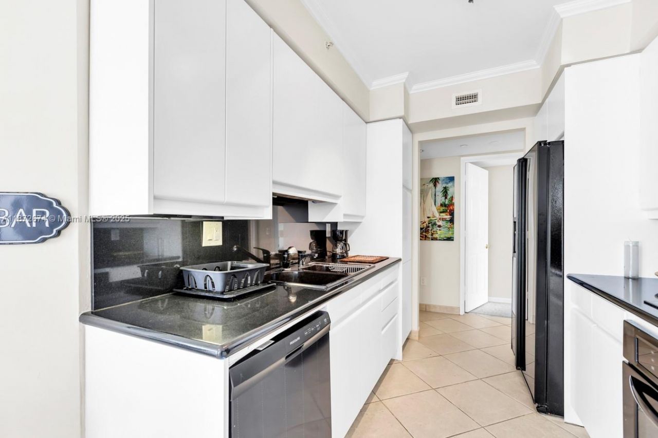 18671 Collins Ave, Unit 604, Sunny Isles Beach, FL 33160 Photo