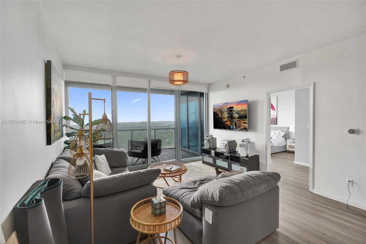 601 NE 36th St, Unit 2703, Miami, FL 33137 Photo