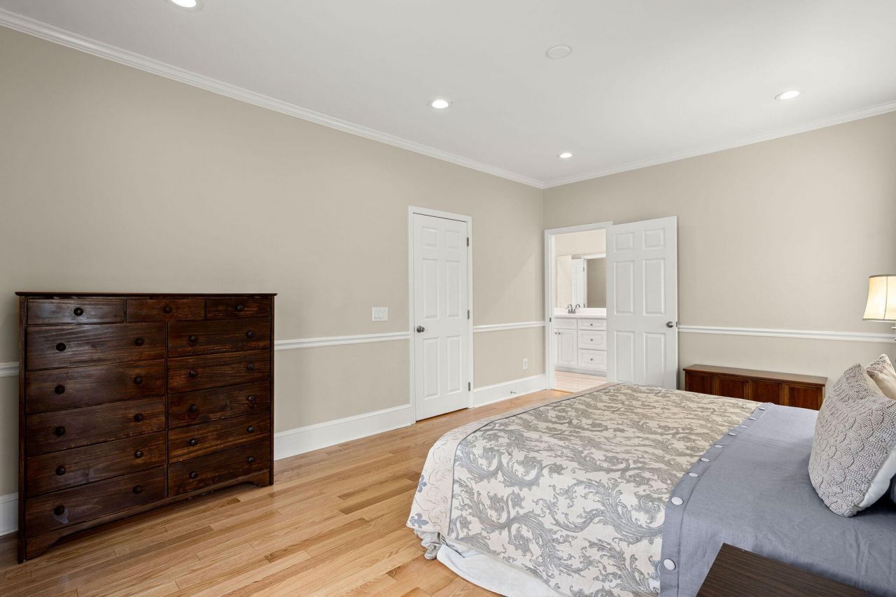 1524 Lee Boulevard Photo 15