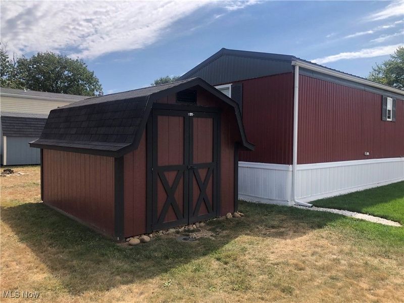 5219 N Street NE, Magnolia, OH 44643 Photo 2