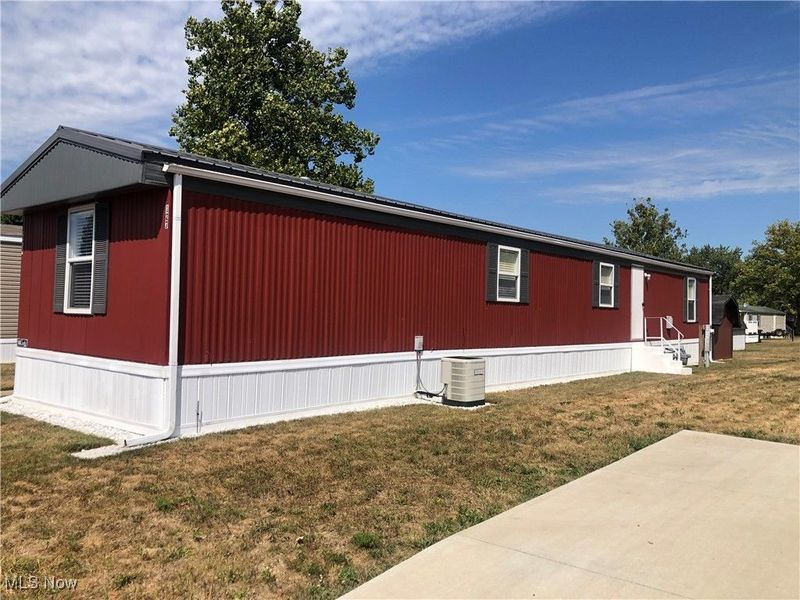 5219 N Street NE, Magnolia, OH 44643 Photo 4