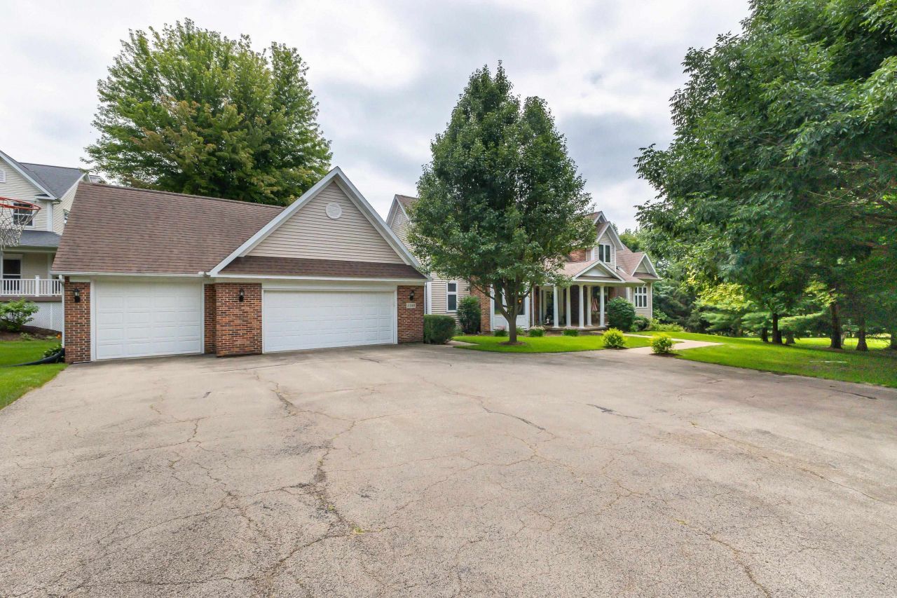 11325 E Golf View Drive, Galena, IA 61036 Main Photo