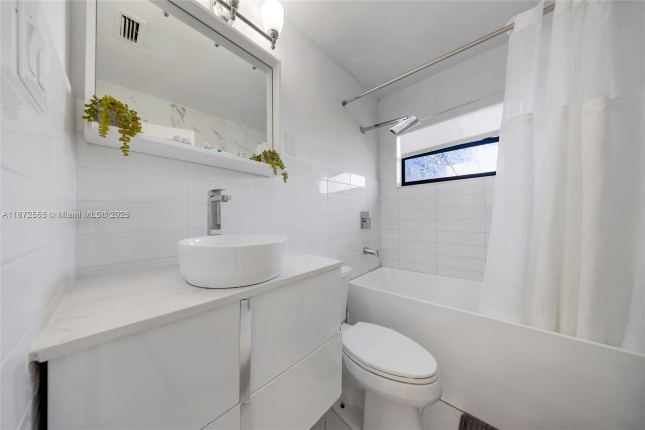 11420 NE 4th Ave, Miami, FL 33161 Photo