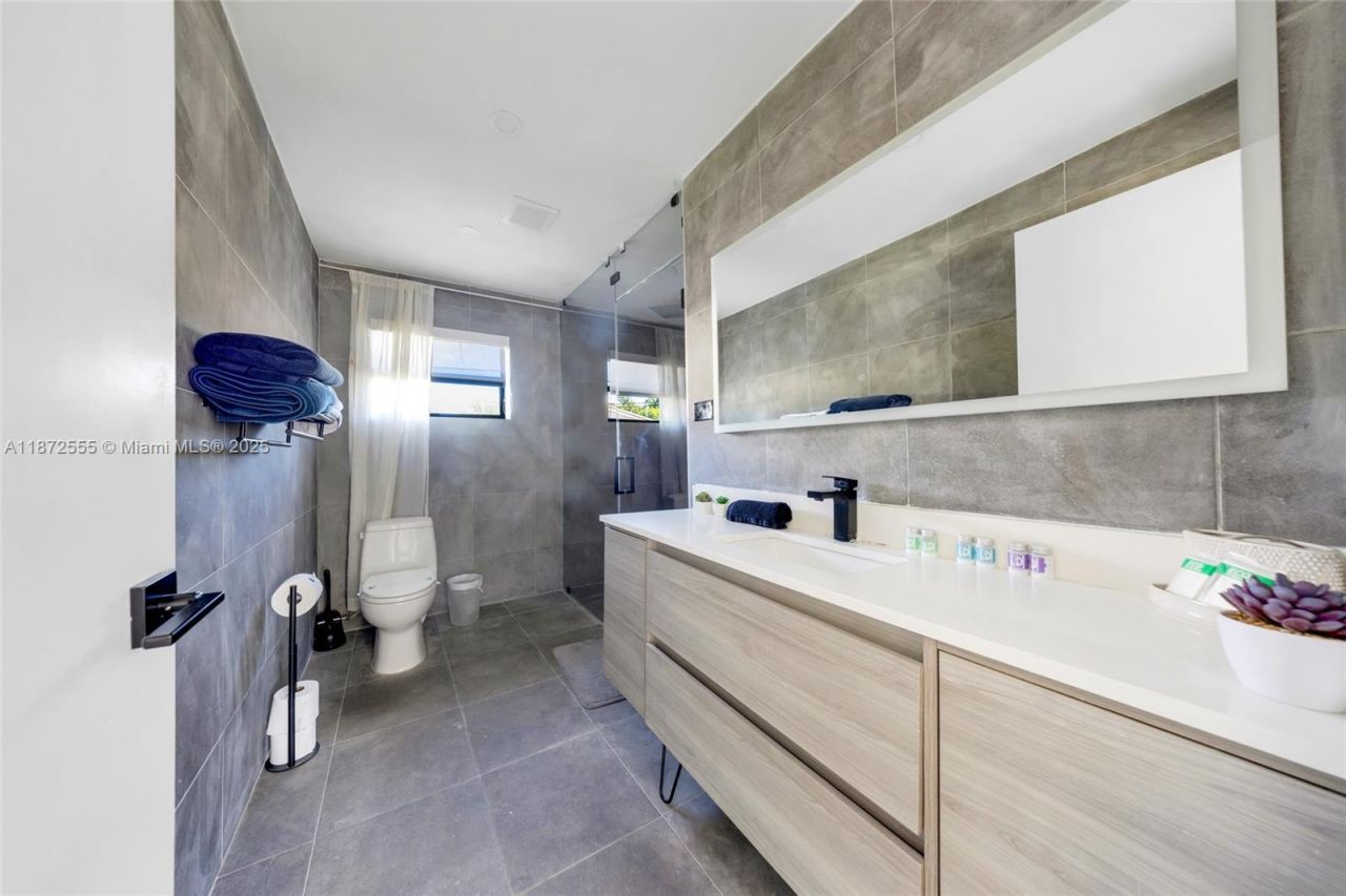 11420 NE 4th Ave, Miami, FL 33161 Photo