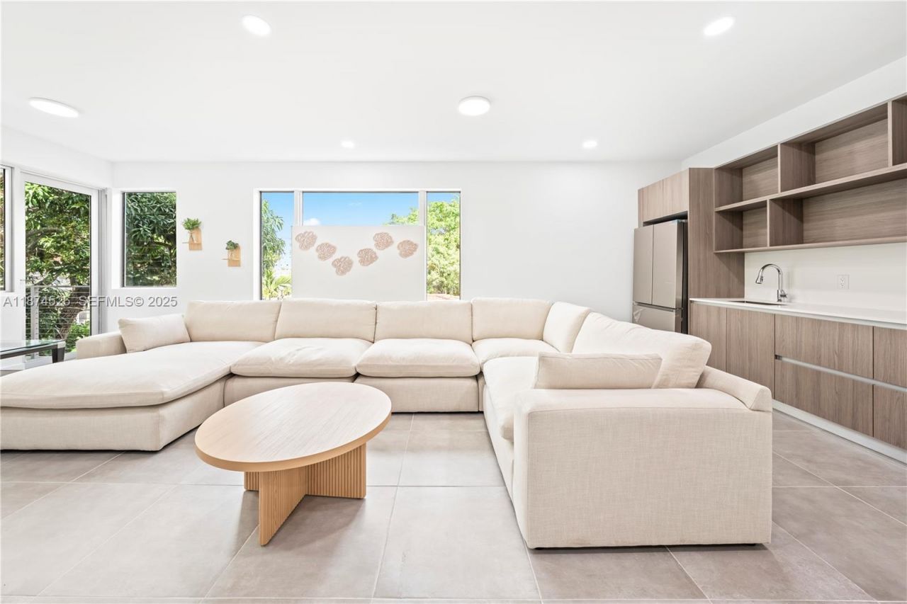 857 SW 14th Ave, Unit A, Miami, FL 33135 Photo