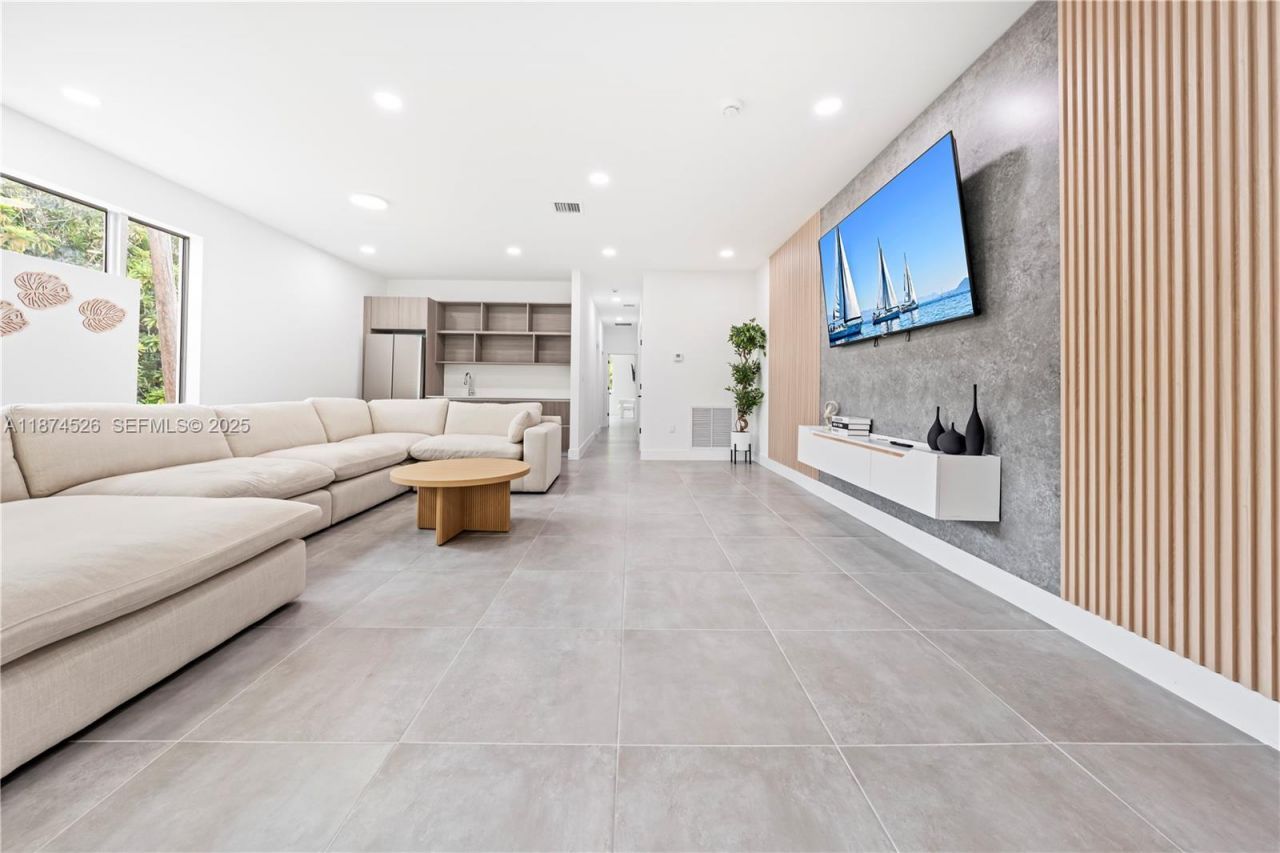 857 SW 14th Ave, Unit A, Miami, FL 33135 Photo