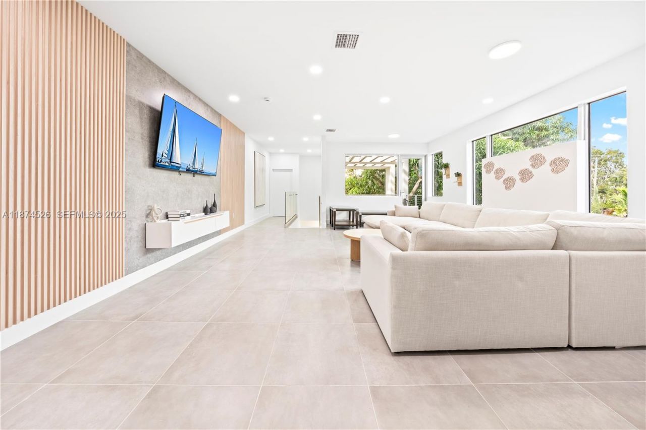 857 SW 14th Ave, Unit A, Miami, FL 33135 Photo