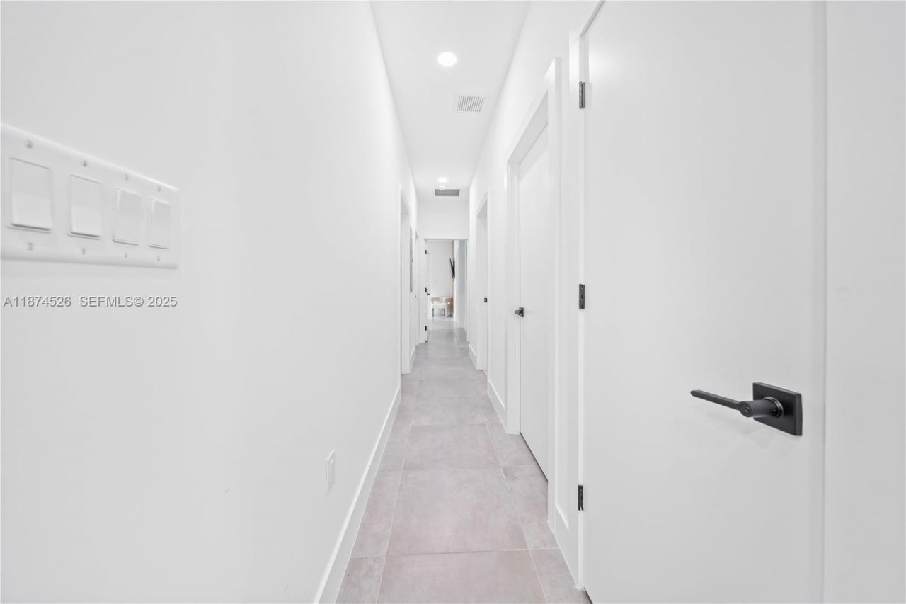 857 SW 14th Ave, Unit A, Miami, FL 33135 Photo