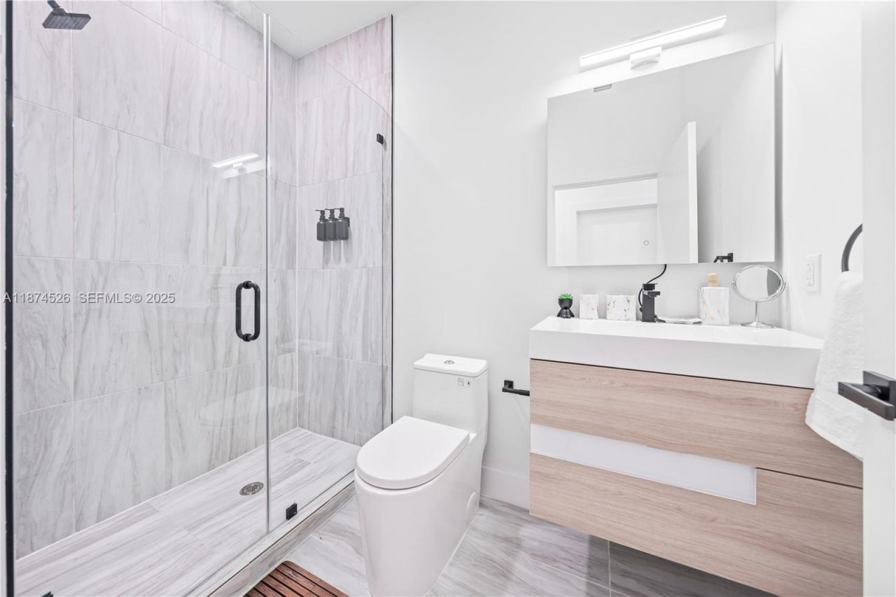 857 SW 14th Ave, Unit A, Miami, FL 33135 Photo