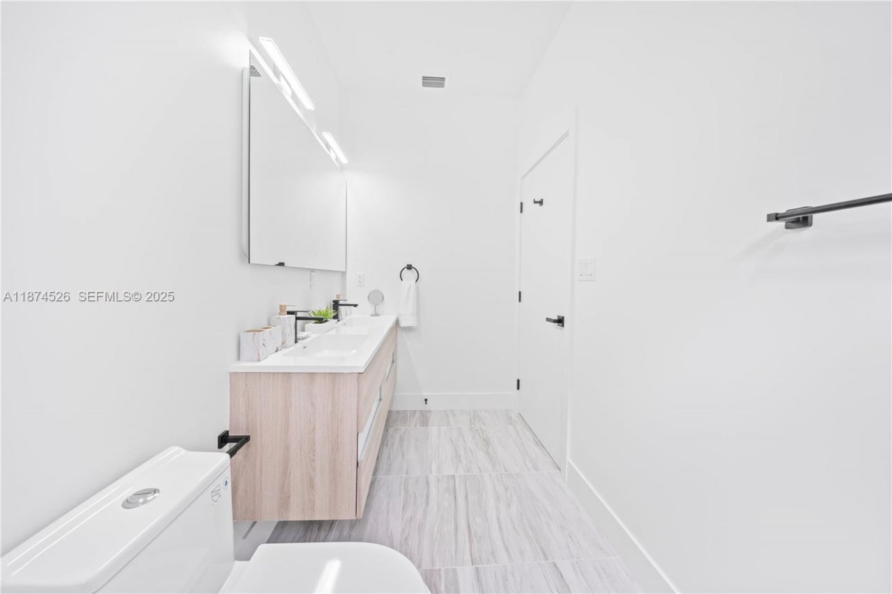 857 SW 14th Ave, Unit A, Miami, FL 33135 Photo