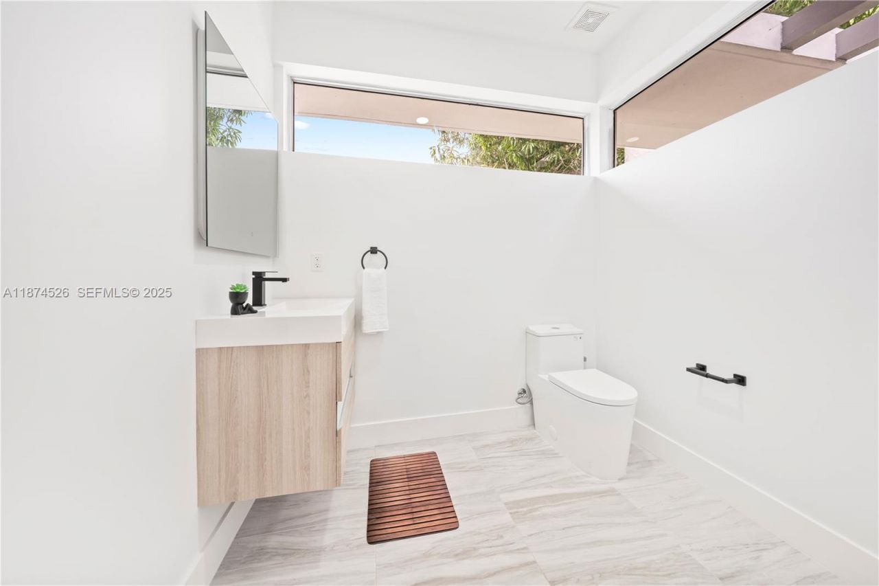 857 SW 14th Ave, Unit A, Miami, FL 33135 Photo