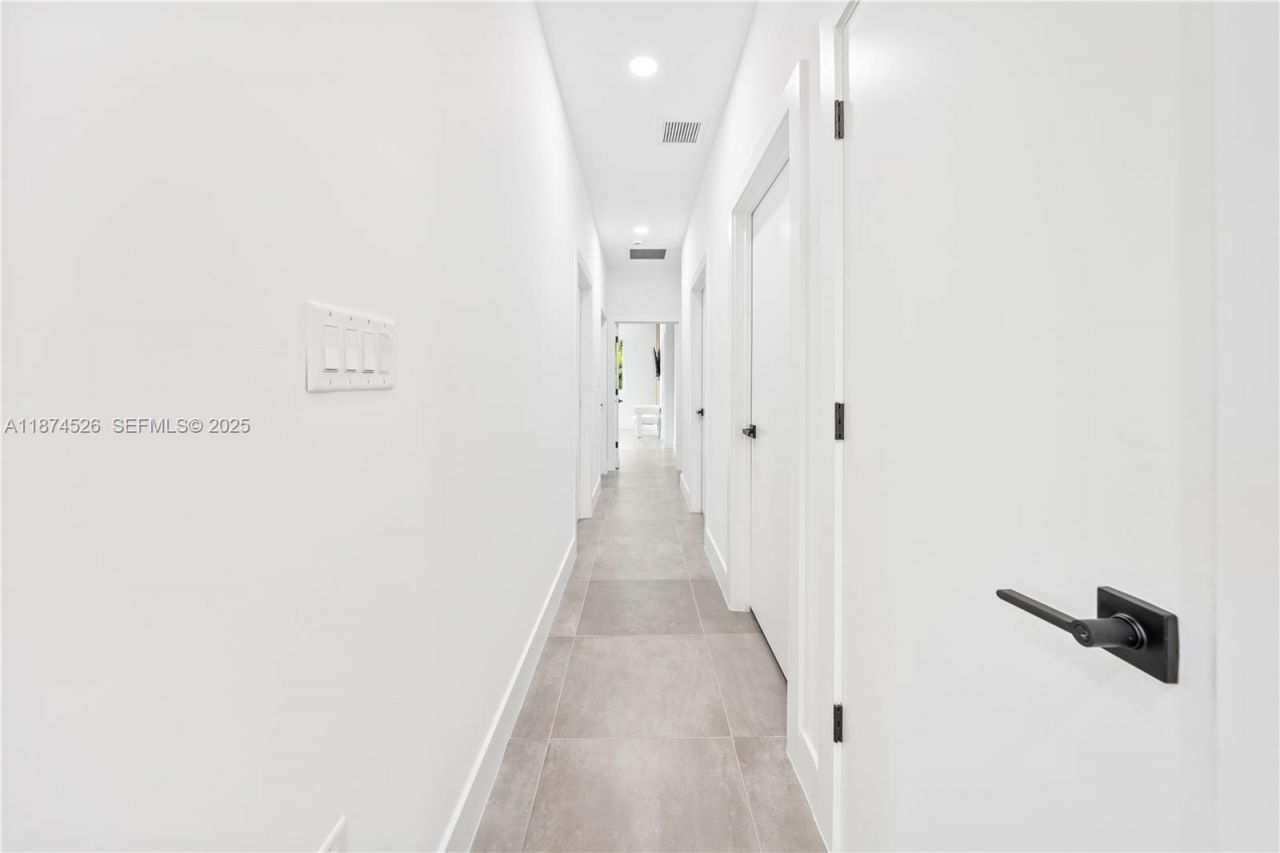 857 SW 14th Ave, Unit A, Miami, FL 33135 Photo