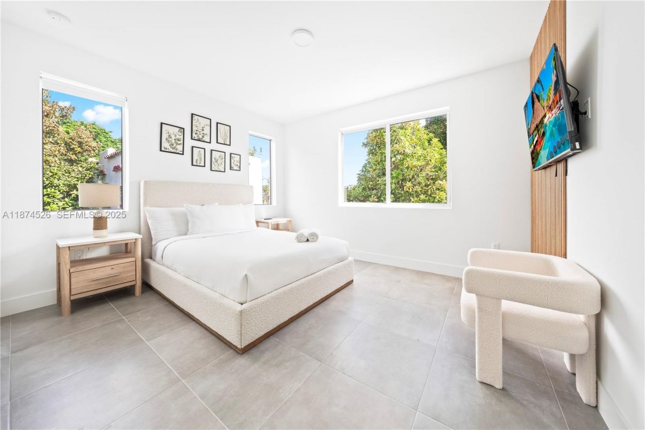 857 SW 14th Ave, Unit A, Miami, FL 33135 Photo