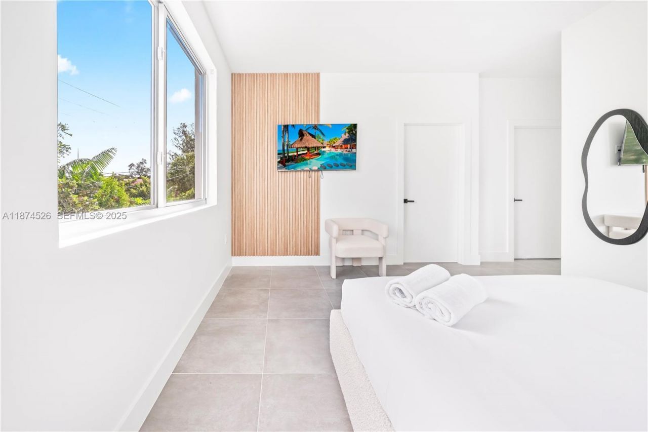 857 SW 14th Ave, Unit A, Miami, FL 33135 Photo