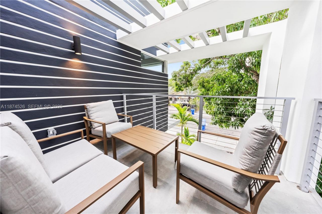 857 SW 14th Ave, Unit A, Miami, FL 33135 Photo