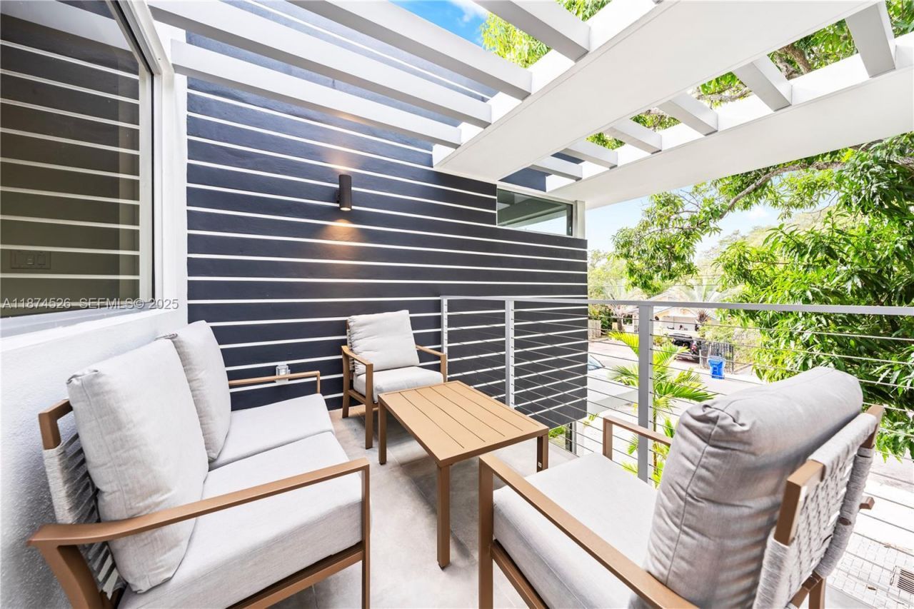 857 SW 14th Ave, Unit A, Miami, FL 33135 Photo