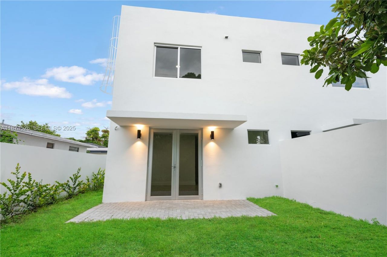 857 SW 14th Ave, Unit A, Miami, FL 33135 Photo