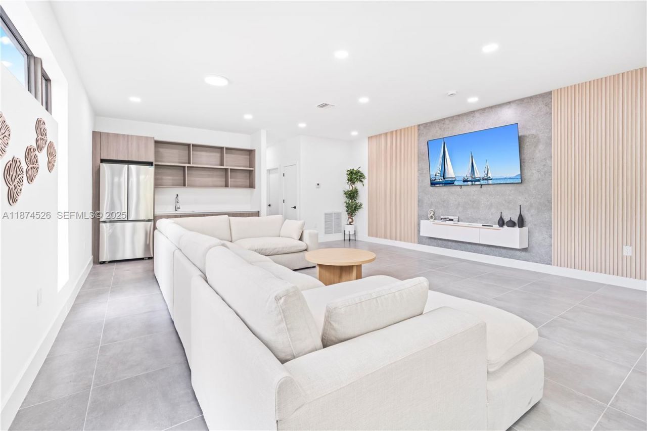 857 SW 14th Ave, Unit A, Miami, FL 33135 Photo