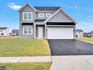 14 FAMILY DRIVE, CARLISLE, PA 17013