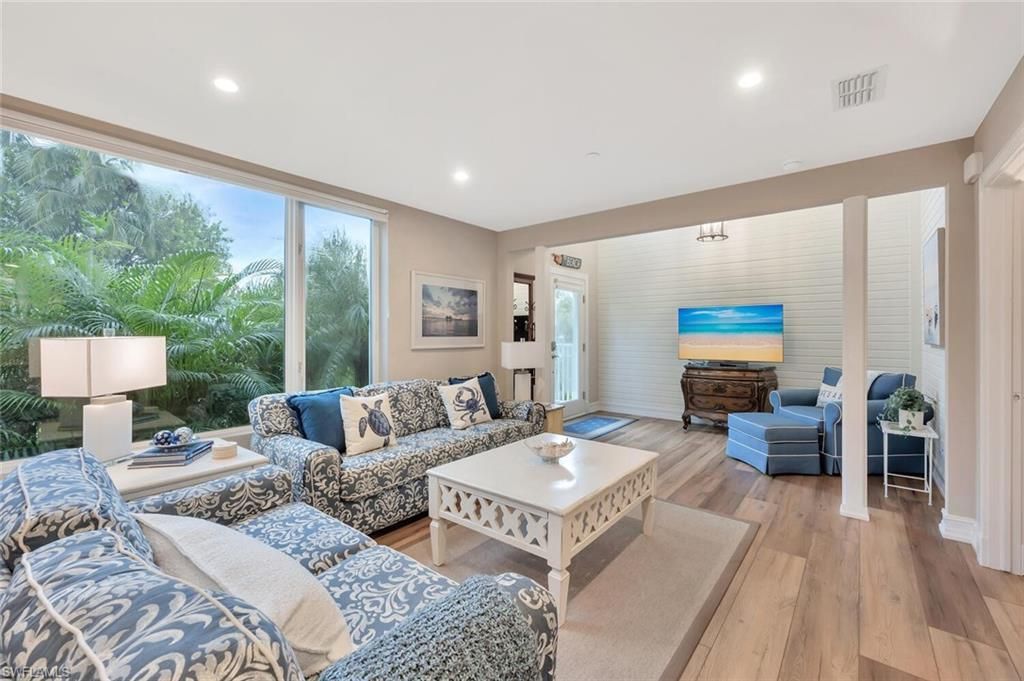 180 6th Ave S, Unit 3, Naples, FL 34102 Photo