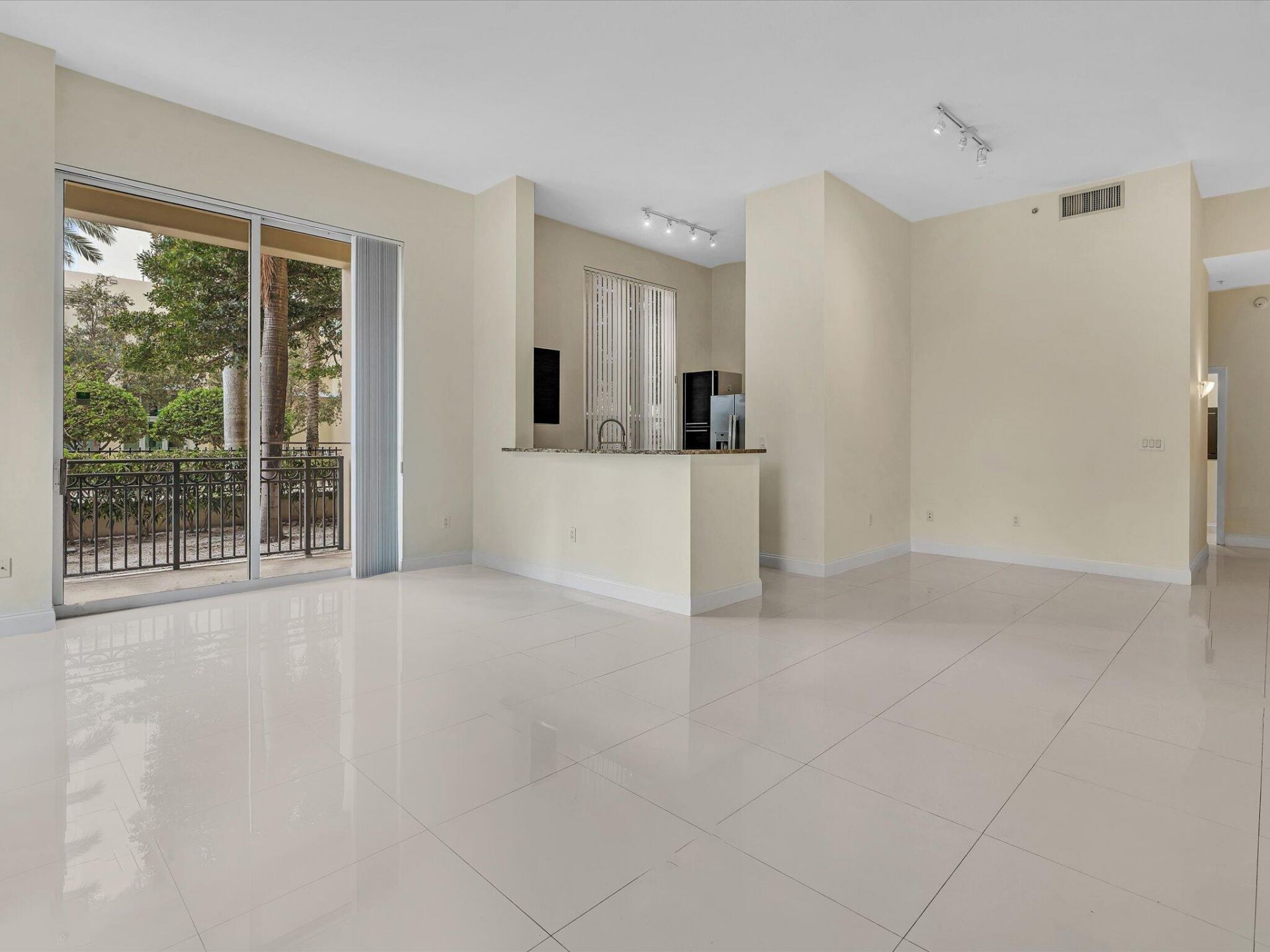 550 Okeechobee Boulevard, Unit 122, West Palm Beach, FL 33401 Photo