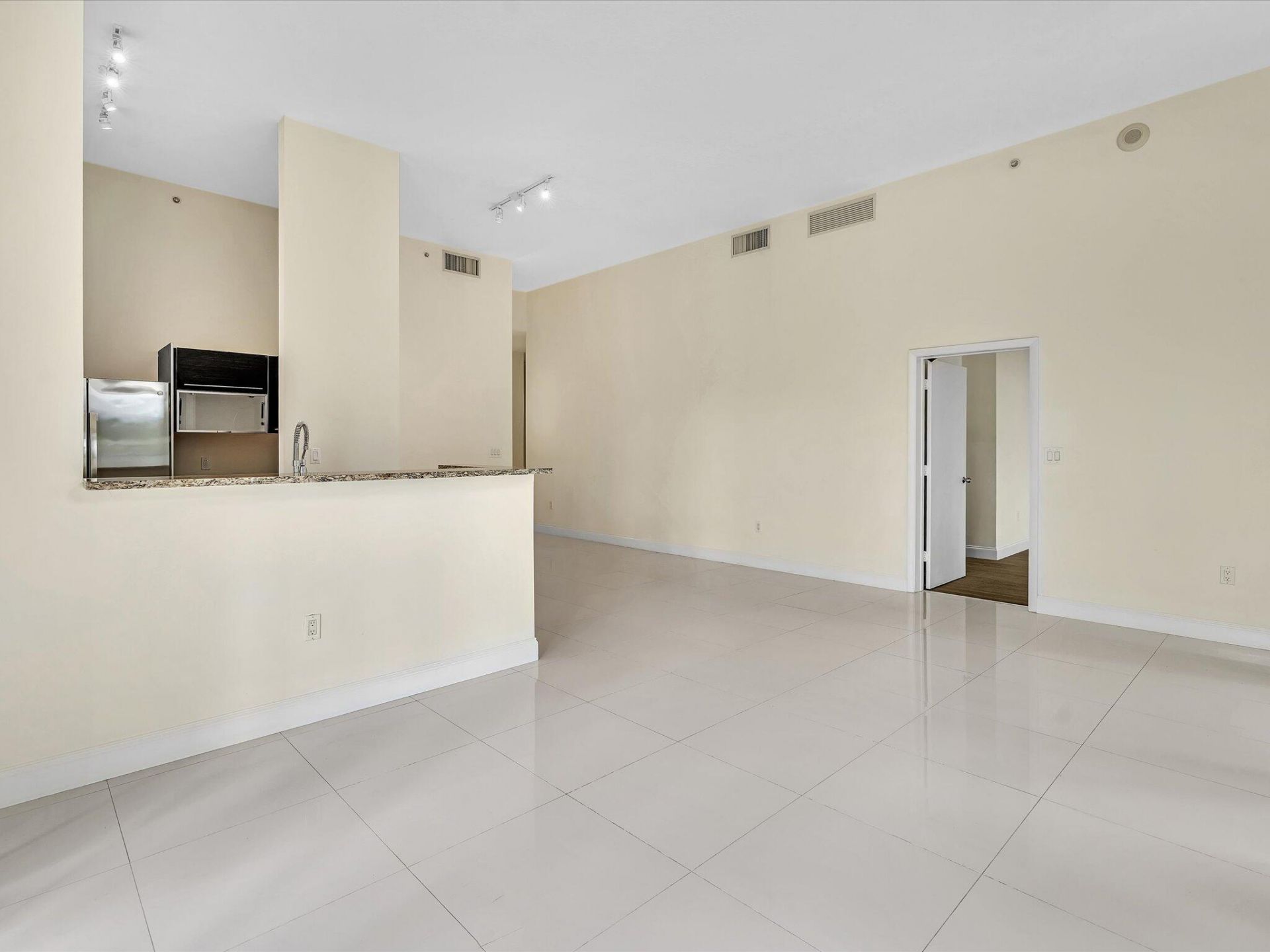 550 Okeechobee Boulevard, Unit 122, West Palm Beach, FL 33401 Photo