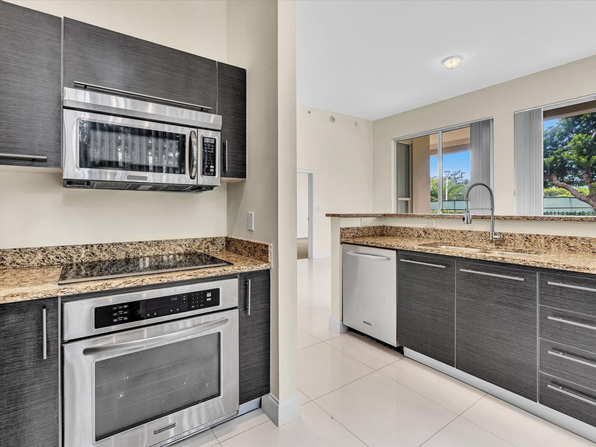 550 Okeechobee Boulevard, Unit 122, West Palm Beach, FL 33401 Photo