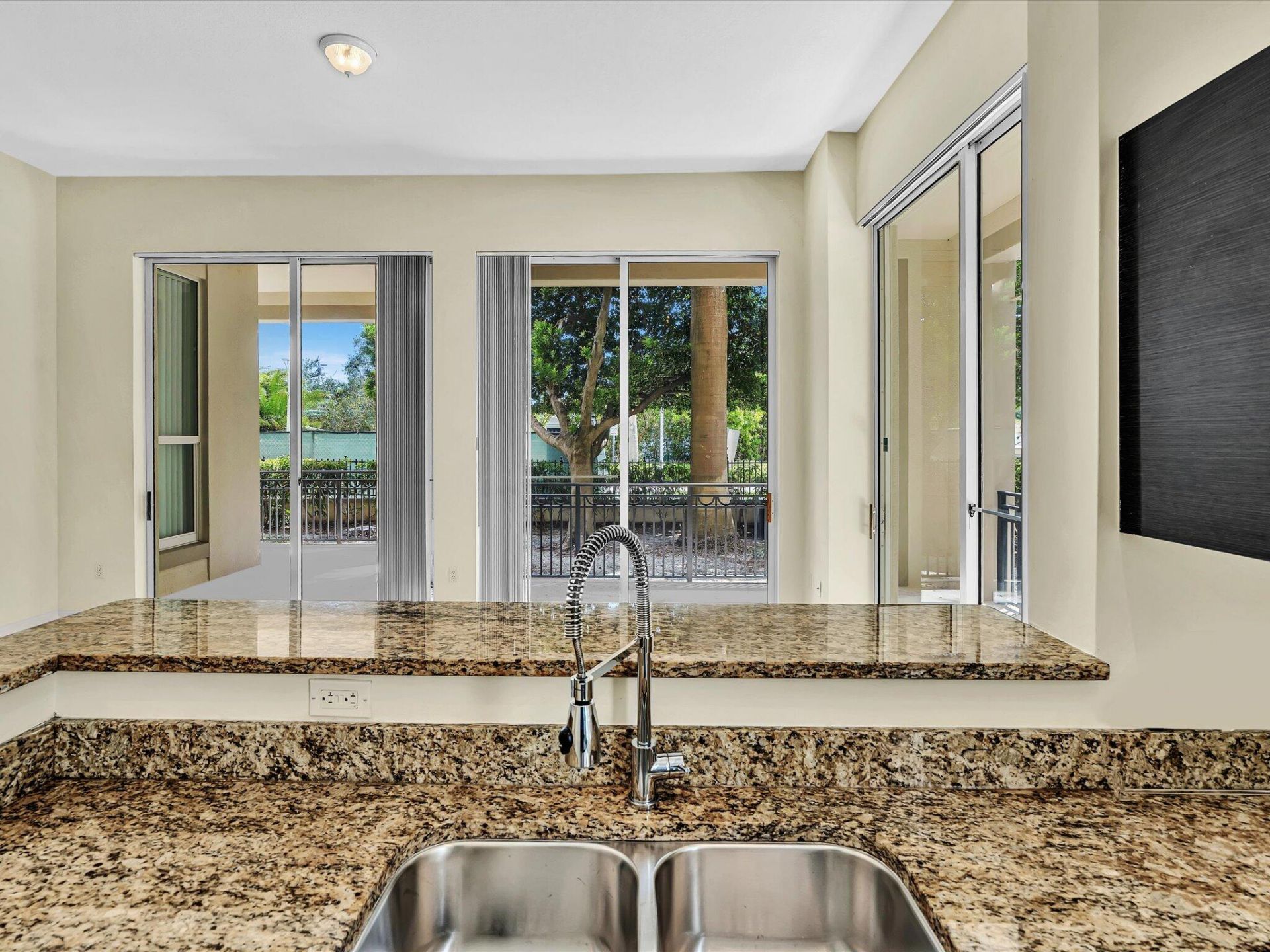 550 Okeechobee Boulevard, Unit 122, West Palm Beach, FL 33401 Photo