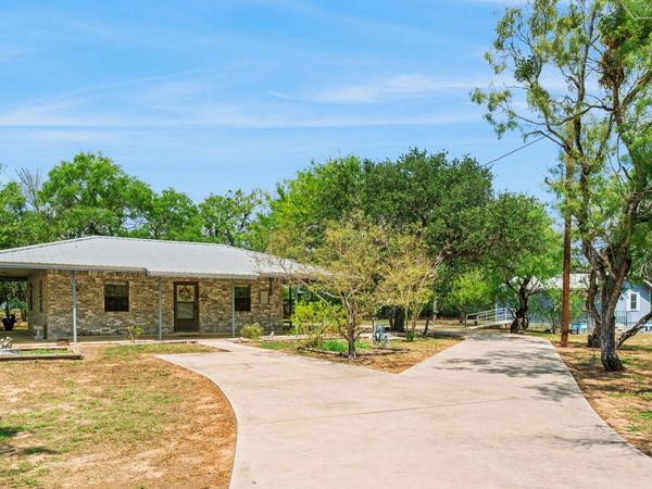 465 Oriente, Pleasanton, TX 78064