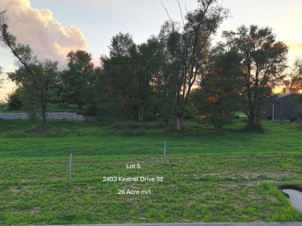 2403 Kestrel Drive SE, Cedar Rapids, IA 52403