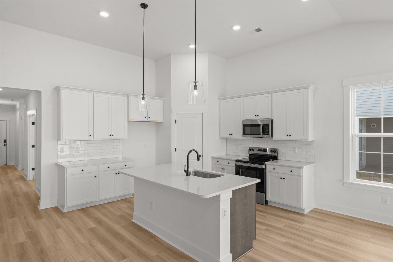 443 Joseph St Photo 11