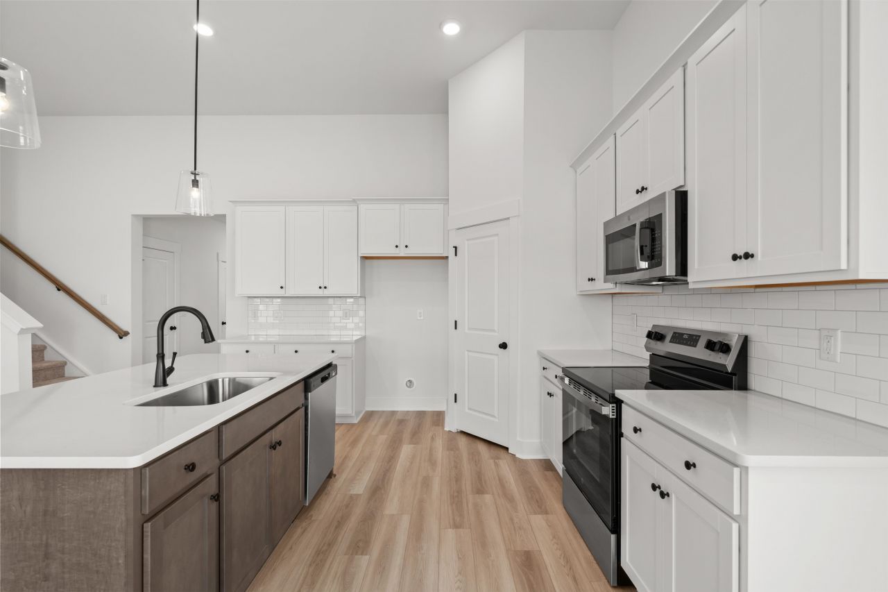 443 Joseph St Photo 14