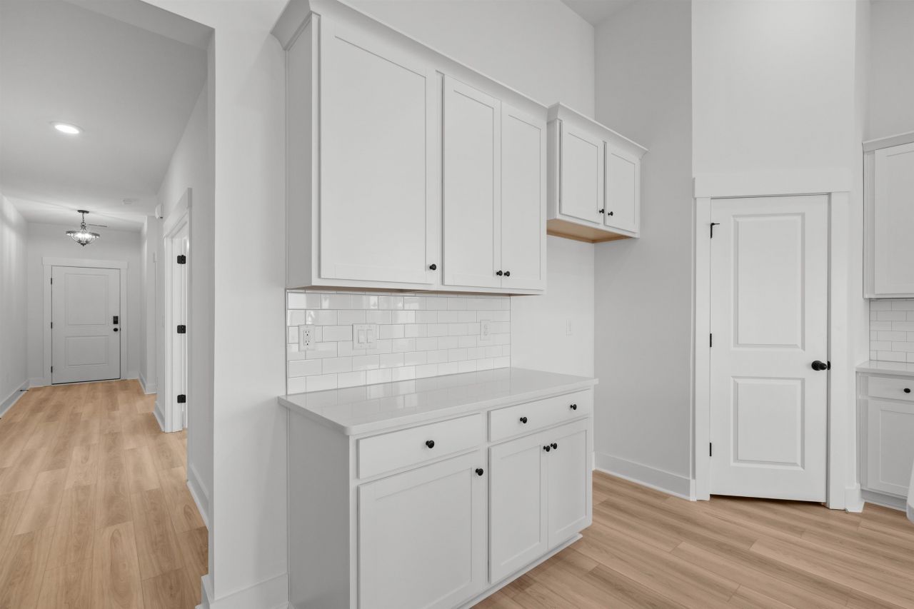 443 Joseph St Photo 15