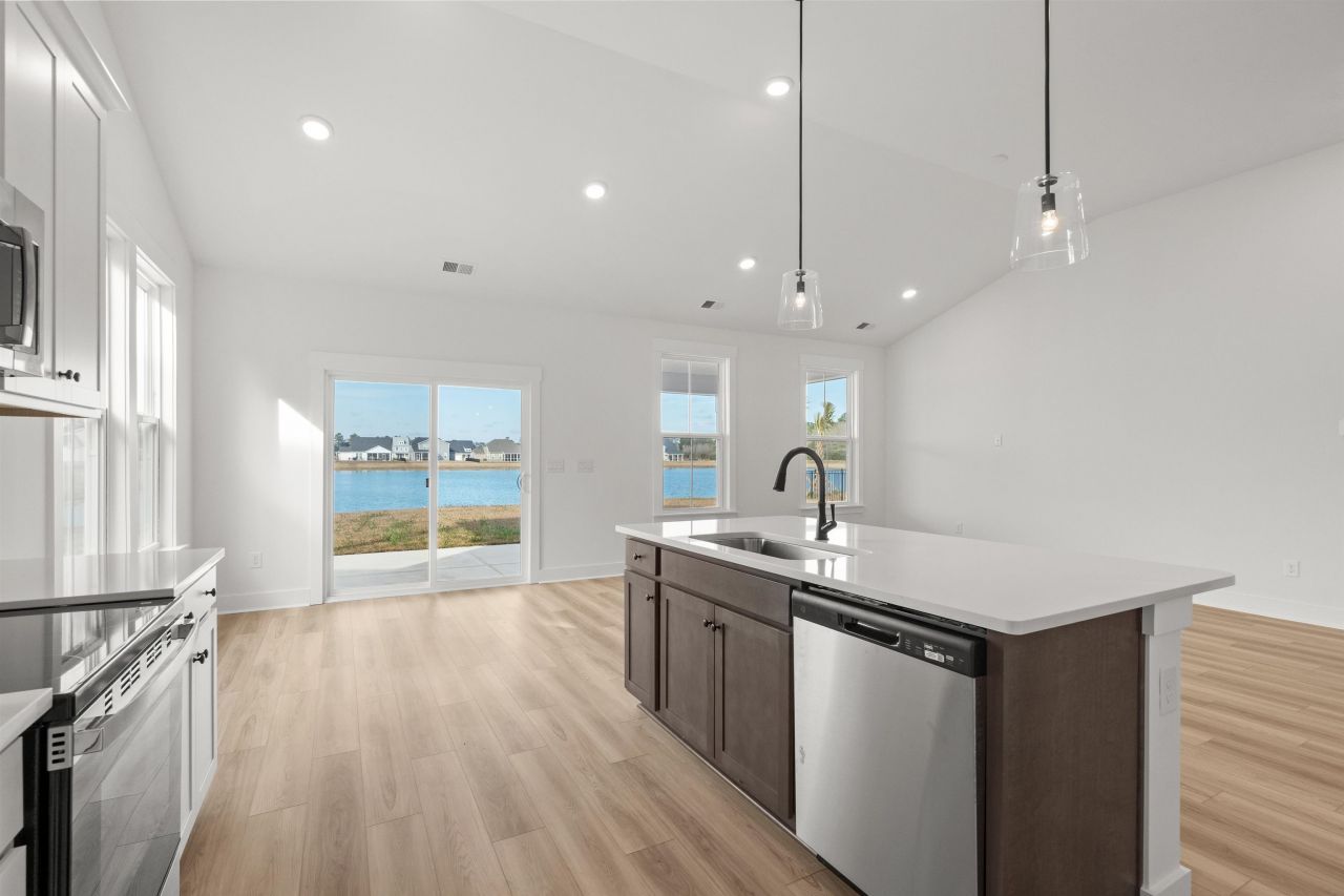 443 Joseph St Photo 17