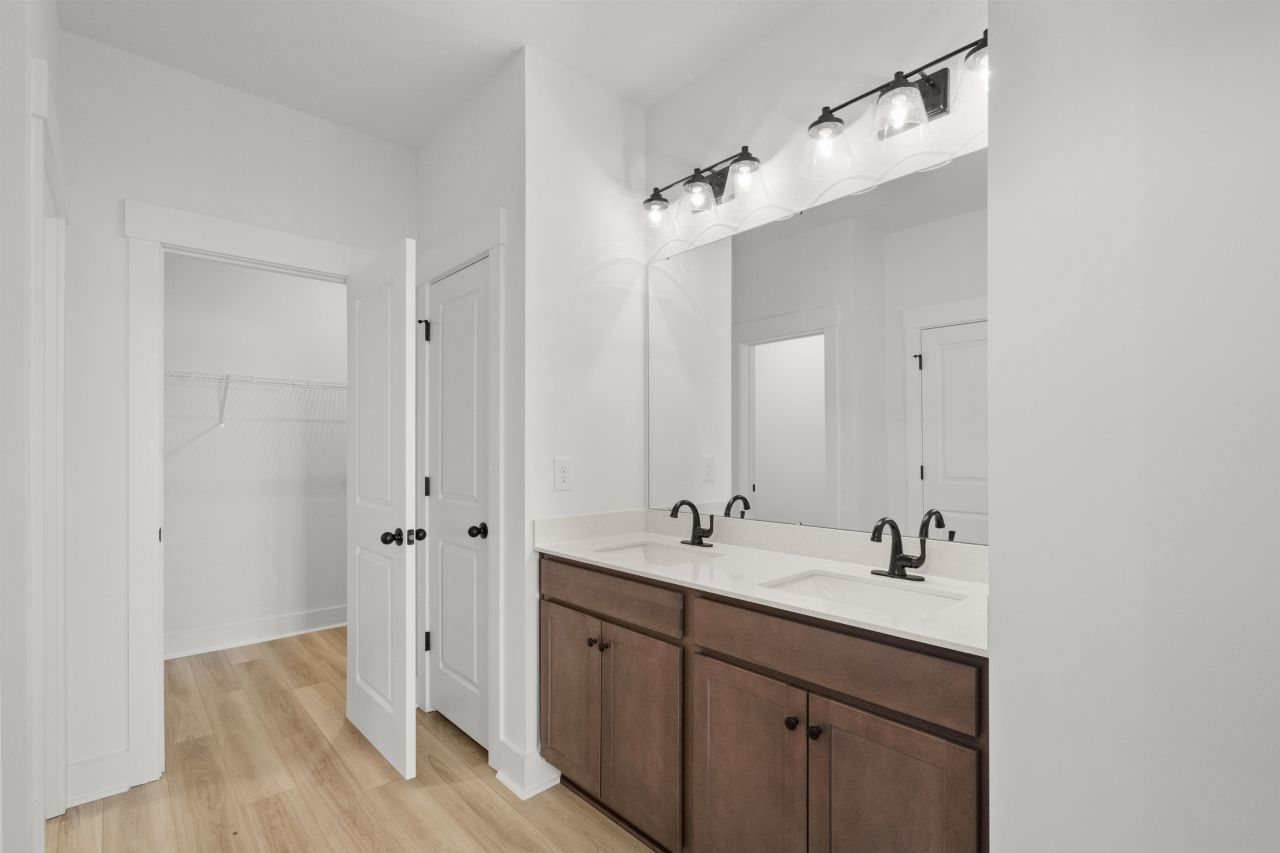 443 Joseph St Photo 23