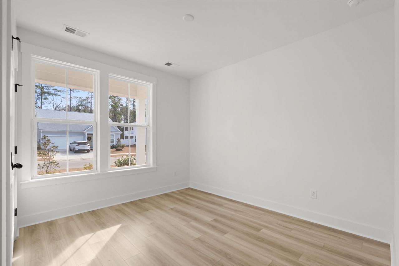 443 Joseph St Photo 26