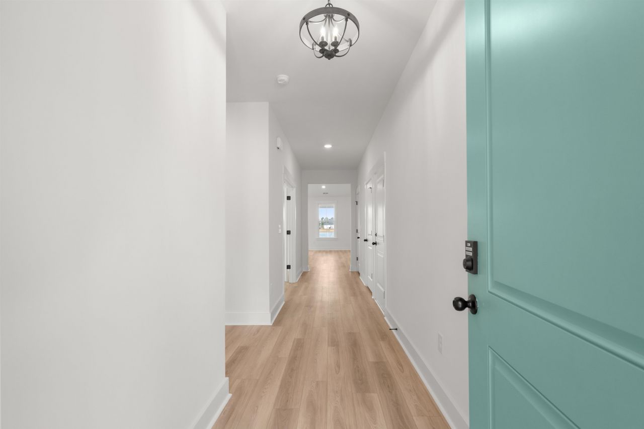 443 Joseph St Photo 5