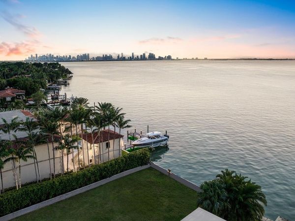 5226 N Bay Rd, Miami Beach, FL 33140