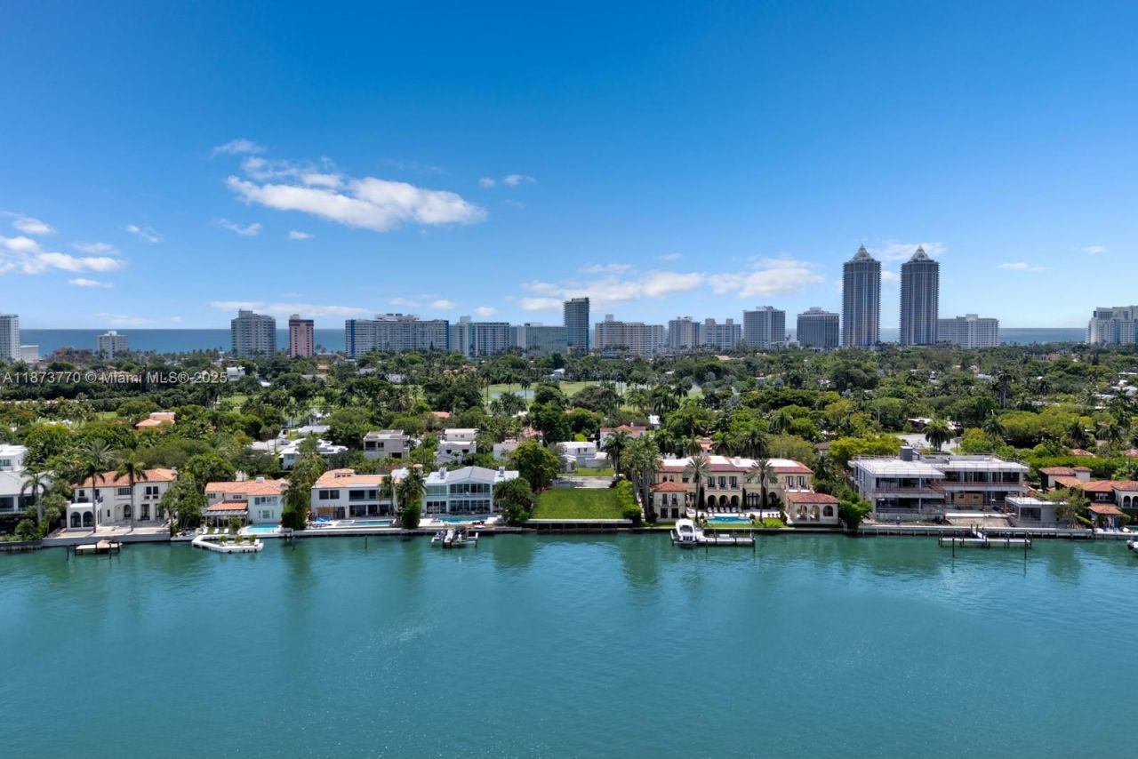 5226 N Bay Rd, Miami Beach, FL 33140 Photo