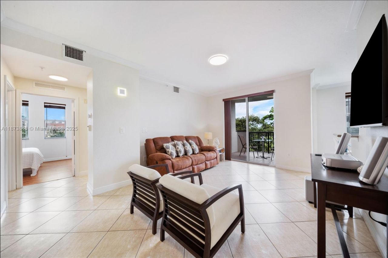 9021 SW 94th St, Unit 310, Miami, FL 33176 Photo