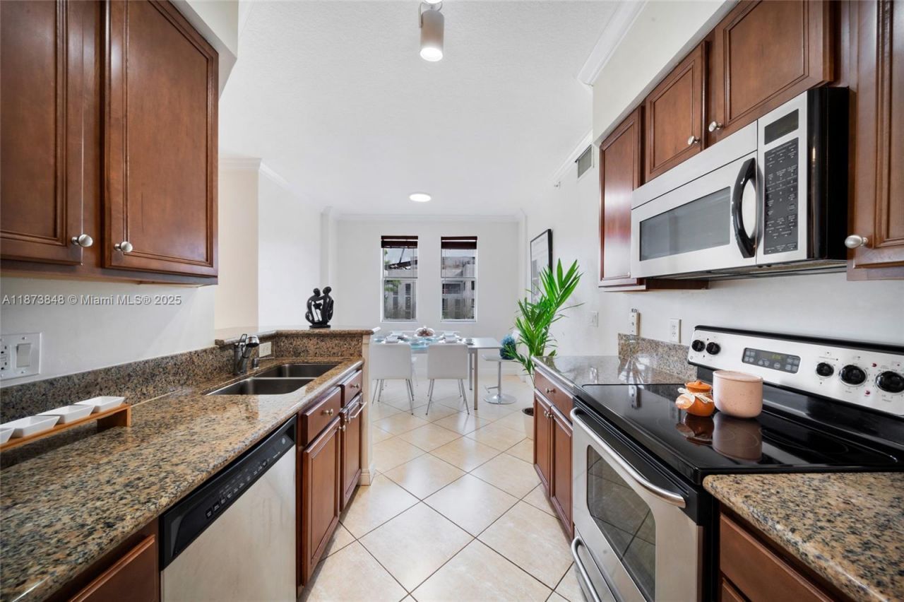 9021 SW 94th St, Unit 310, Miami, FL 33176 Photo