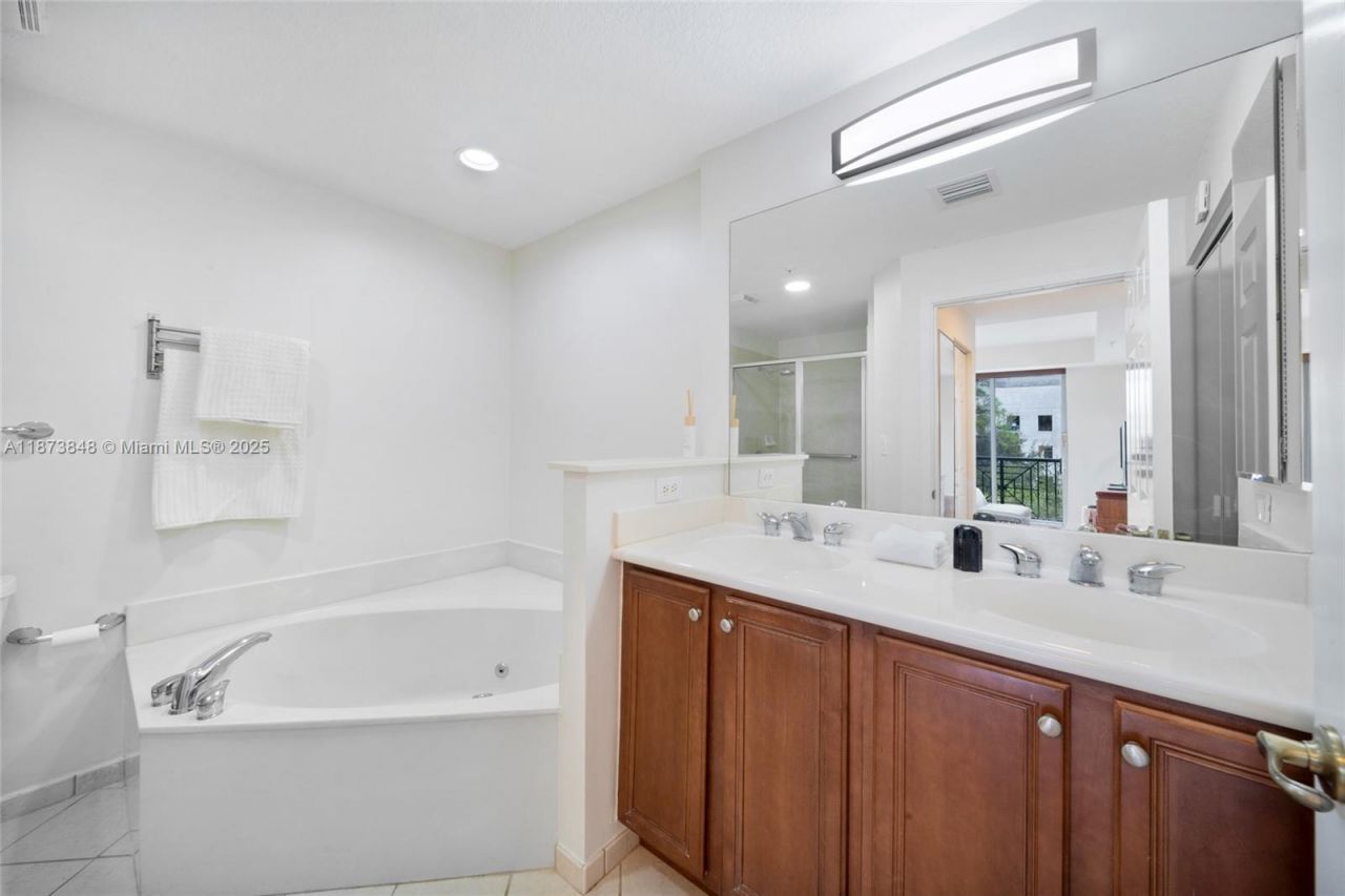 9021 SW 94th St, Unit 310, Miami, FL 33176 Photo