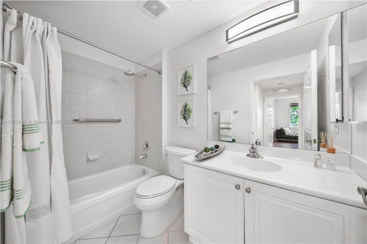 9021 SW 94th St, Unit 310, Miami, FL 33176 Photo