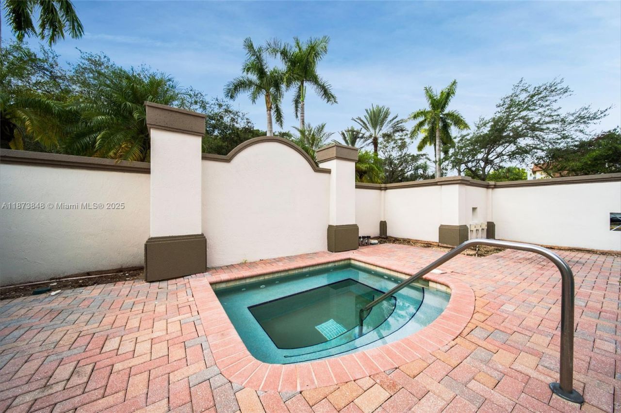 9021 SW 94th St, Unit 310, Miami, FL 33176 Photo