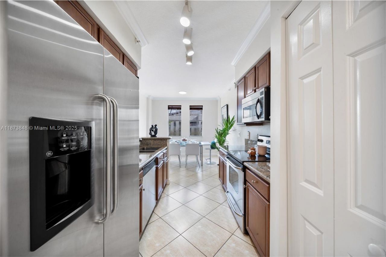 9021 SW 94th St, Unit 310, Miami, FL 33176 Photo