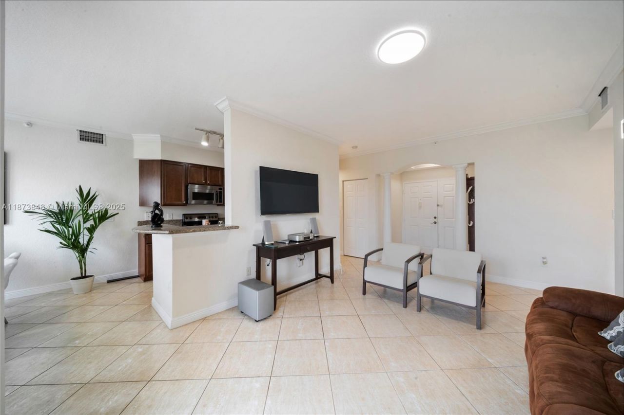 9021 SW 94th St, Unit 310, Miami, FL 33176 Photo