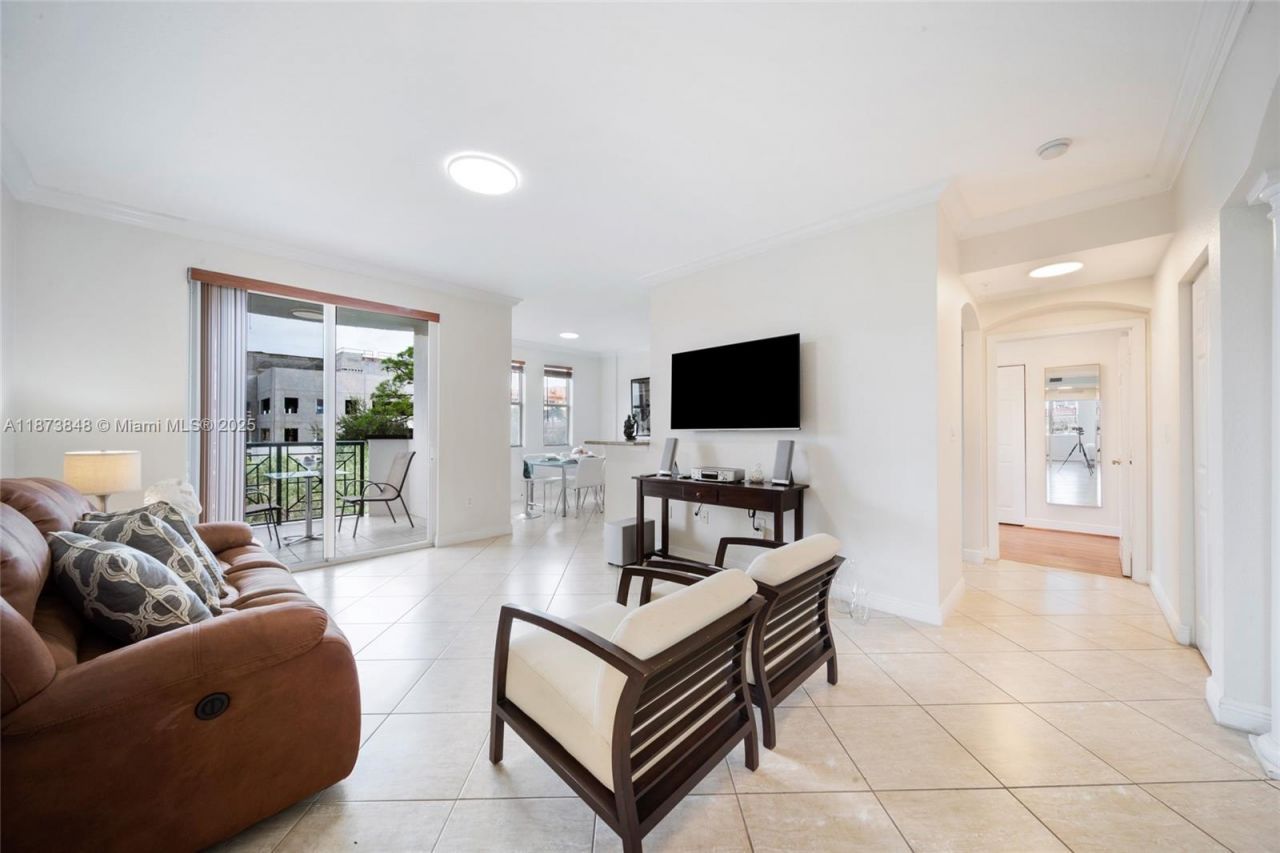 9021 SW 94th St, Unit 310, Miami, FL 33176 Photo