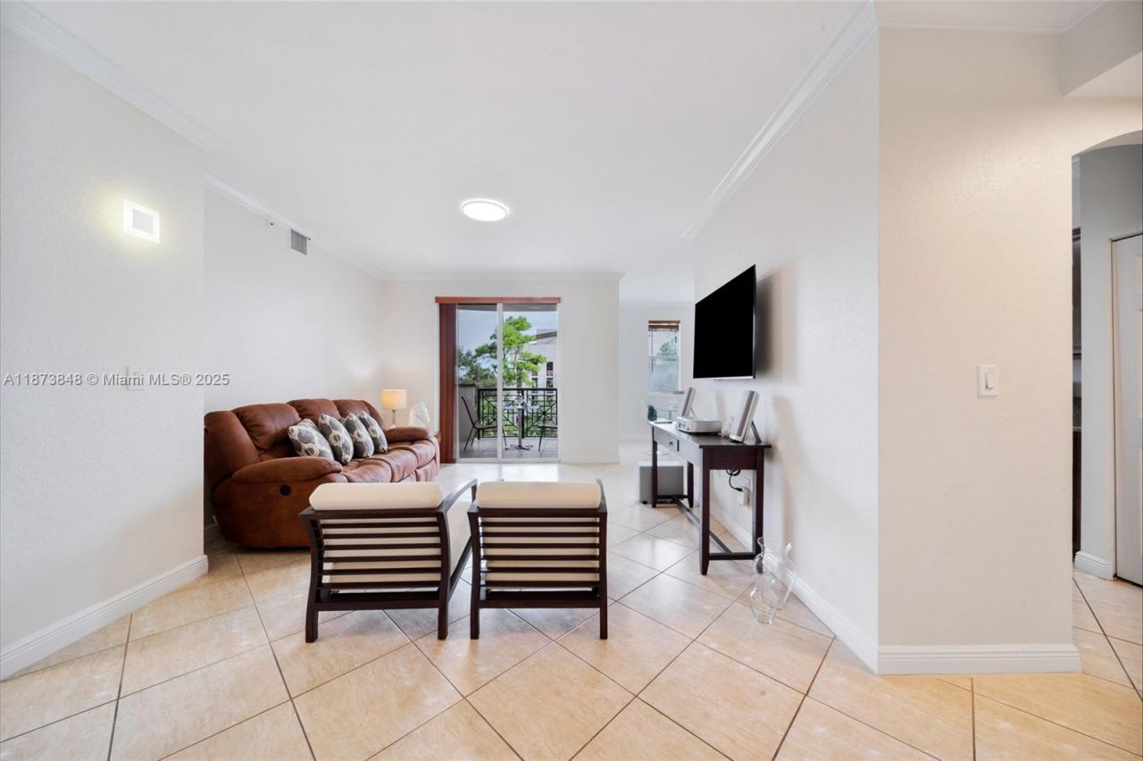 9021 SW 94th St, Unit 310, Miami, FL 33176 Photo